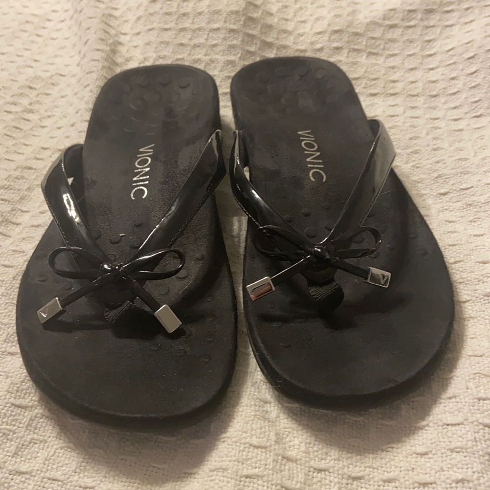Place Vionic Sandals with bow size 8